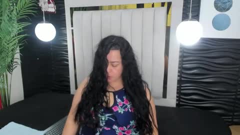 Lucia Vonne online show from 8, 1, 2025