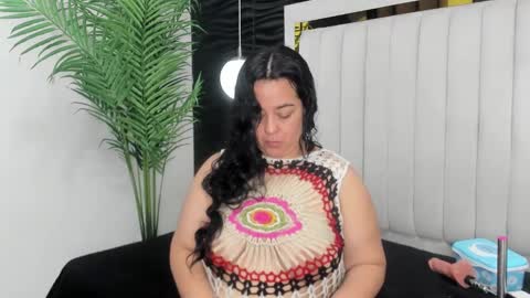 Lucia Vonne online show from 11, 2, 2025