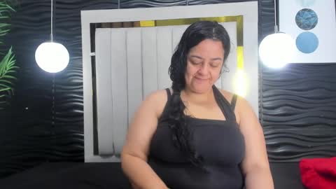 Lucia Vonne online show from 24, 2, 2025