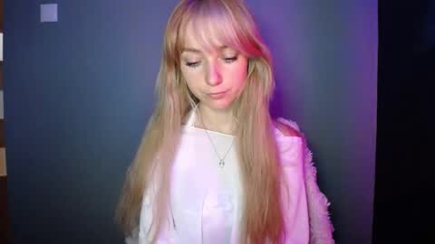 Snapshot of luciacam20 chatting on 23, 9, 2025 Lucy online show from 23, 9, 2025