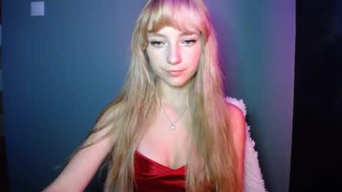 Snapshot of luciacam20 chatting on 24, 9, 2025 Lucy online show from 24, 9, 2025