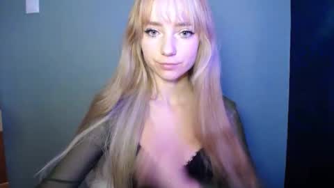 Snapshot of luciacam20 chatting on 2, 10, 2025 Lucy online show from 2, 10, 2025