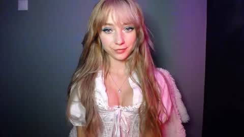 Snapshot of luciacam20 chatting on 14, 10, 2025 Lucy online show from 14, 10, 2025