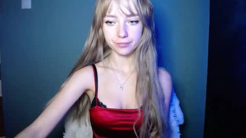 Snapshot of luciacam20 chatting on 17, 10, 2025 Lucy online show from 17, 10, 2025