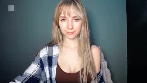 Snapshot of luciacam20 chatting on 2, 2, 2026 Lucy online show from 2, 2, 2026