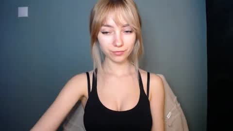 Snapshot of luciacam20 chatting on 9, 2, 2026 Lucy online show from 9, 2, 2026