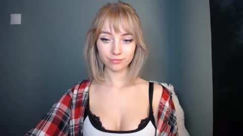 Snapshot of luciacam20 chatting on 22, 2, 2026 Lucy online show from 22, 2, 2026