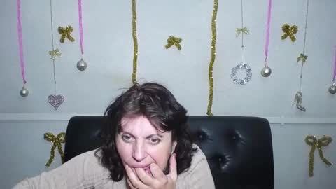Snapshot of luciami chatting on 18, 12, 2024 LuciaMi online show from 18, 12, 2024