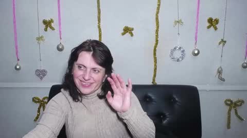 Snapshot of luciami chatting on 19, 12, 2024 LuciaMi online show from 19, 12, 2024