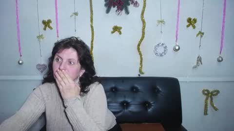 Snapshot of luciami chatting on 19, 12, 2024 LuciaMi online show from 19, 12, 2024