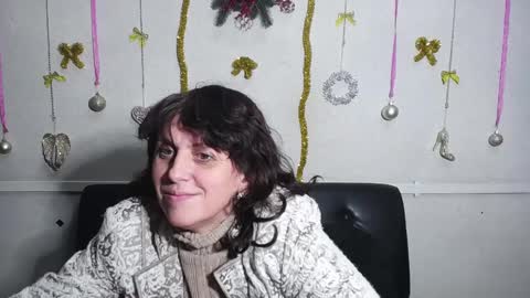 Snapshot of luciami chatting on 27, 12, 2024 LuciaMi online show from 27, 12, 2024