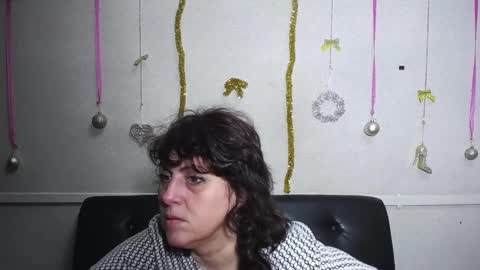 Snapshot of luciami chatting on 12, 1, 2025 LuciaMi online show from 12, 1, 2025
