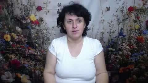 Snapshot of luciami chatting on 12, 10, 2025 LuciaMi online show from 12, 10, 2025