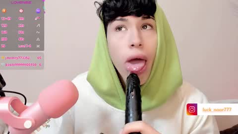 Snapshot of lucke_noor chatting on 6, 3, 2025 Noor online show from 6, 3, 2025