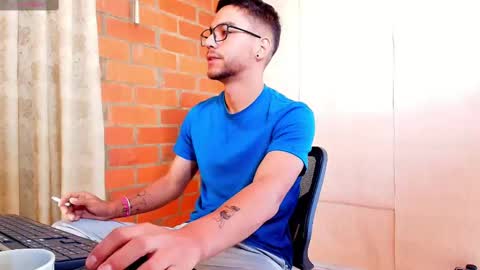 Snapshot of lucky_blessed chatting on 12, 3, 2025 lucky_blessed online show from 12, 3, 2025