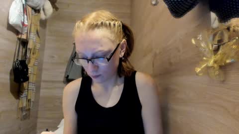 lucky_licky20 online show from 22, 12, 2024