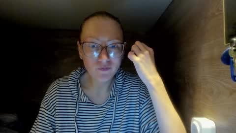 lucky_licky20 online show from 28, 1, 2025