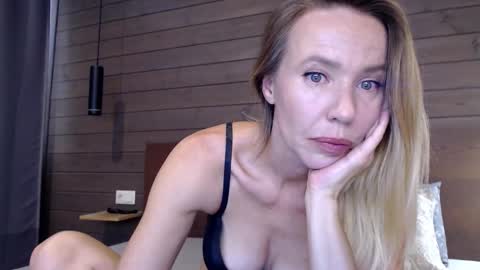 Snapshot of luckymila chatting on 26, 9, 2025 Mila Novak online show from 26, 9, 2025