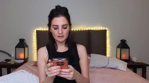 Snapshot of lucy1990xxx chatting on 19, 10, 2025 Lucy online show from 19, 10, 2025