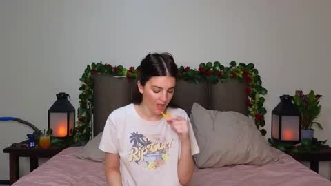 Snapshot of lucy1990xxx chatting on 7, 11, 2025 Lucy online show from 7, 11, 2025