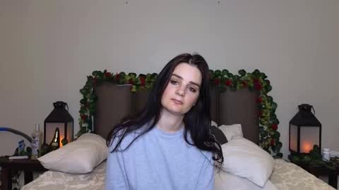 Snapshot of lucy1990xxx chatting on 1, 12, 2025 Lucy online show from 1, 12, 2025