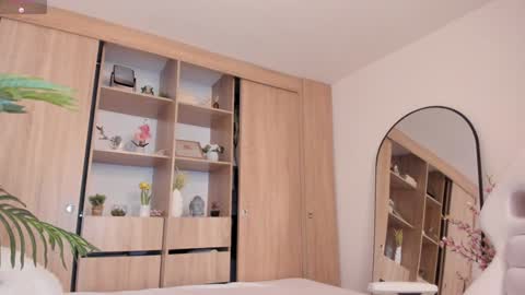 Paula           online show from 5, 2, 2025