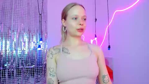 Snapshot of lucy__loy chatting on 20, 12, 2025 Lucy online show from 20, 12, 2025