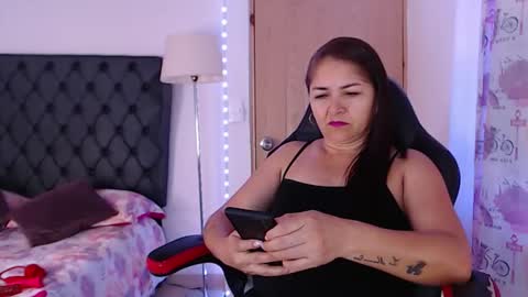 Snapshot of lucy_chanel chatting on 4, 1, 2025 lucy online show from 4, 1, 2025