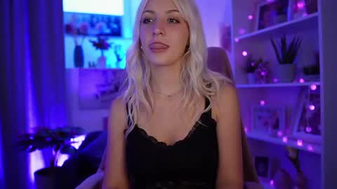 Snapshot of lucy_cutie_ chatting on 28, 6, 2026 Cutie Lucy online show from 28, 6, 2026