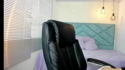 Lucy Greys online show from 11, 11, 2025