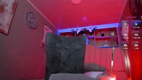 Snapshot of lucy_williiams chatting on 2, 10, 2025 Lucy online show from 2, 10, 2025