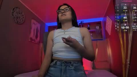 Snapshot of lucy_williiams chatting on 17, 10, 2025 Lucy online show from 17, 10, 2025