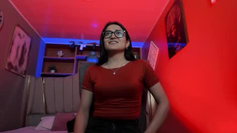 Snapshot of lucy_williiams chatting on 27, 10, 2025 Lucy online show from 27, 10, 2025