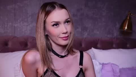 LucyAddison online show from 19, 7, 2026