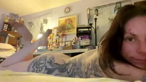 Snapshot of lucyford88 chatting on 19, 10, 2025 lucyford88 online show from 19, 10, 2025