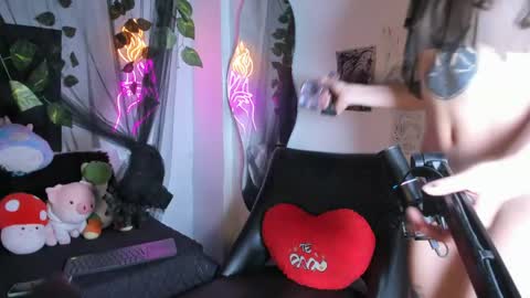lucyjade2 online show from 25, 5, 2026