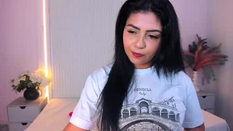 Lucy Wold online show from 4, 6, 2026