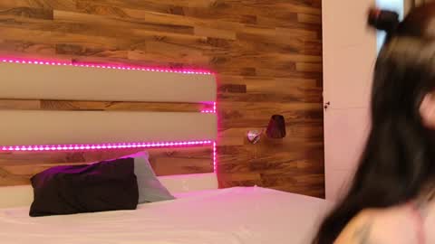 LucyWillow online show from 10, 12, 2024