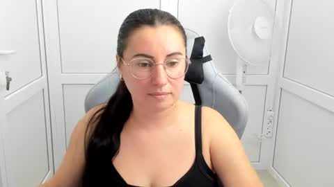 Snapshot of lucyycharm chatting on 18, 6, 2026 Lucy online show from 18, 6, 2026