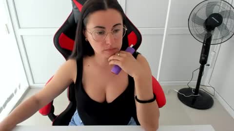 Snapshot of lucyycharm chatting on 25, 6, 2026 Lucy online show from 25, 6, 2026