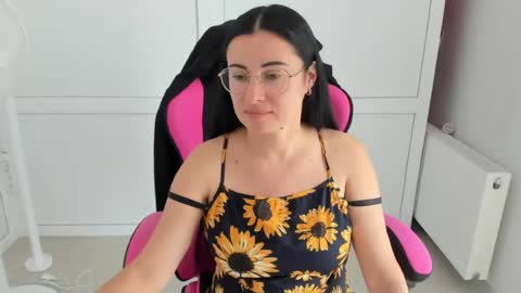 Snapshot of lucyycharm chatting on 10, 7, 2026 Lucy online show from 10, 7, 2026