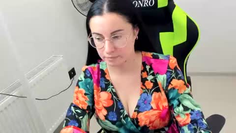 Snapshot of lucyycharm chatting on 20, 7, 2026 Lucy online show from 20, 7, 2026