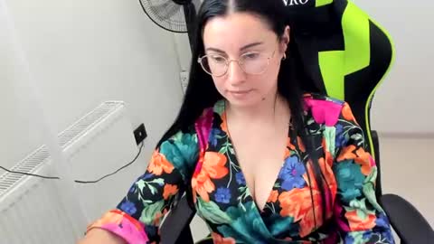 Snapshot of lucyycharm chatting on 20, 7, 2026 Lucy online show from 20, 7, 2026