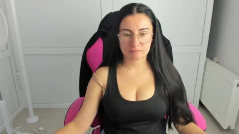 Snapshot of lucyycharm chatting on 22, 7, 2026 Lucy online show from 22, 7, 2026