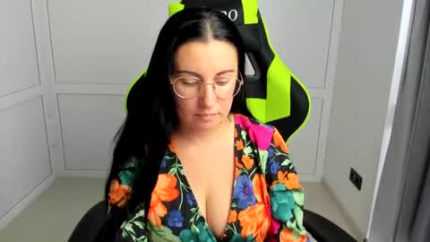 Snapshot of lucyycharm chatting on 23, 7, 2026 Lucy online show from 23, 7, 2026