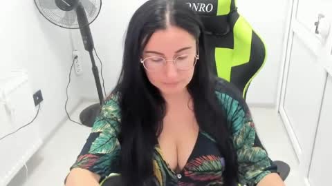 Snapshot of lucyycharm chatting on 24, 7, 2026 Lucy online show from 24, 7, 2026