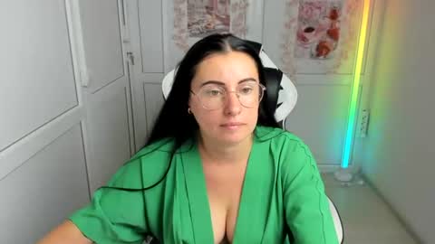 Snapshot of lucyycharm chatting on 28, 7, 2026 Lucy online show from 28, 7, 2026