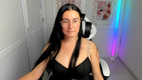 Snapshot of lucyycharm chatting on 28, 7, 2026 Lucy online show from 28, 7, 2026
