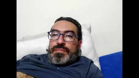 Snapshot of luis2988z chatting on 14, 5, 2026 Hairyman online show from 14, 5, 2026