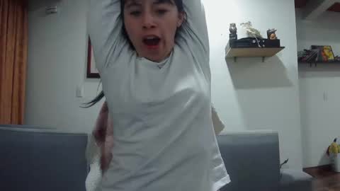 Snapshot of luisa_hollmes chatting on 29, 10, 2025 luisa_hollmes online show from 29, 10, 2025